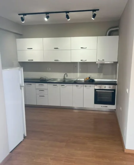 Tirane, jepet me qera apartament 1+1 , 75 m² 600 € 