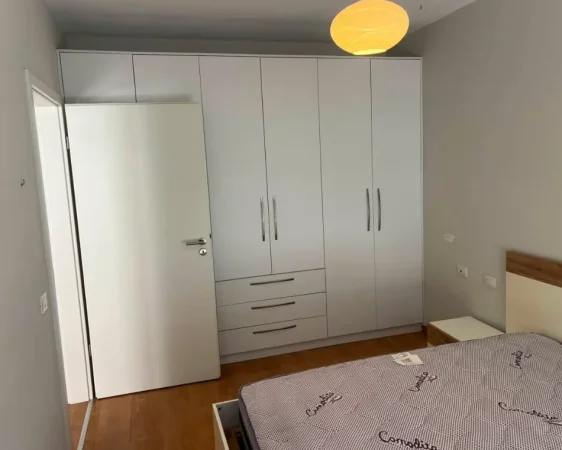 Tirane, jepet me qera apartament 1+1 , 75 m² 600 € 