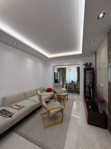 Tirane, jepet me qera apartament 2+1 , (Qender)