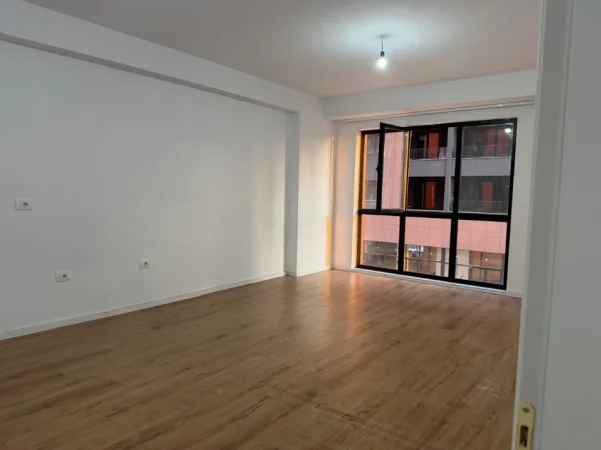 Tirane, jepet me qera apartament 1+1+Aneks+Ballkon Kati 1, 400 € (astir)