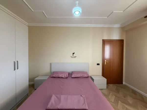 Tirane, jepet me qera apartament 4+1 Kati 8, 150 m² 1.300 € (ISH EKSPOZITA)