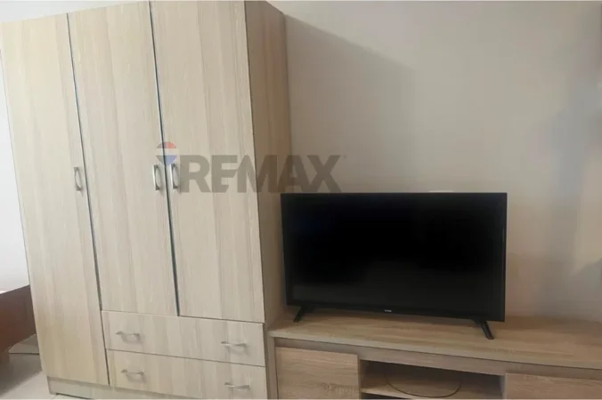 Tirane, jepet me qera apartament 2+1+Ballkon Kati 4, 600 € (Bulevardi Migjeni)