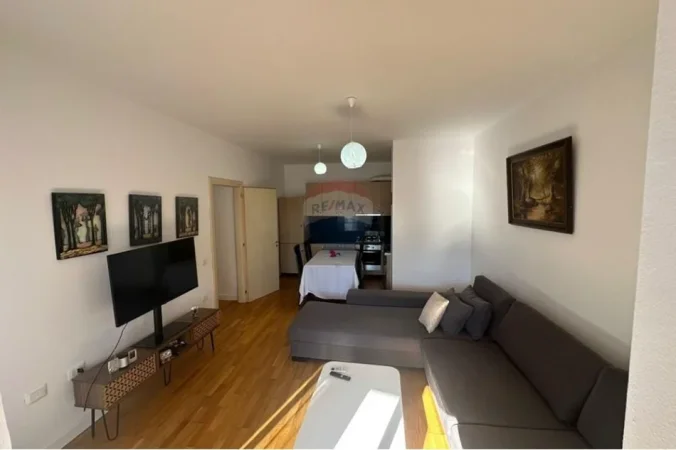 Tirane, jepet me qera apartament 2+1+Ballkon Kati 4, 600 € (Bulevardi Migjeni)