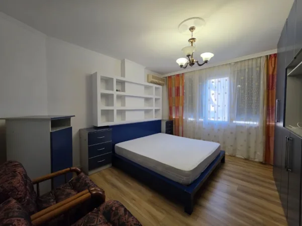 Tirane, jepet me qera apartament 2+1 , 120 m² 1.000 € 