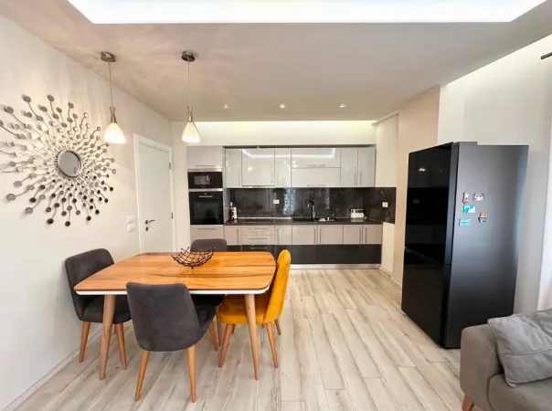 Tirane, shitet apartament 2+1+Aneks+Ballkon , 100 m² 300.000 € (komuna e parisit)