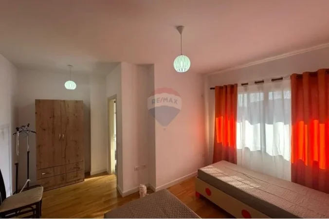 Tirane, shes apartament 2+1+Ballkon Kati 2, 140.000 € (Xhanfize keko)