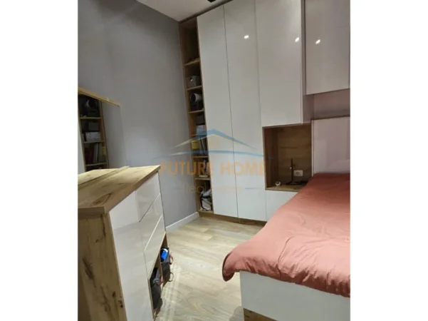 Tirane, jap me qera apartament 1+1 Kati 1, 67 m² 640 € (Kopshti Botanik, Tiranë.)