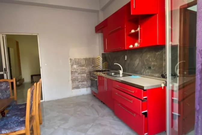 Tirane, jepet me qera apartament 1+1 Kati 1, 70 m² 350 € (Laprake)