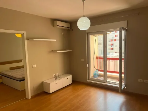 Tirane, jepet me qera apartament 1+1+Ballkon Kati 6, 75 m² 600 € (21 Dhjetori)  KOMPLEKSI MAGNET, 21 DHJETORI