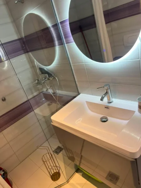 Tirane, jepet me qera apartament 1+1+Ballkon Kati 6, 75 m² 600 € (21 Dhjetori)  KOMPLEKSI MAGNET, 21 DHJETORI
