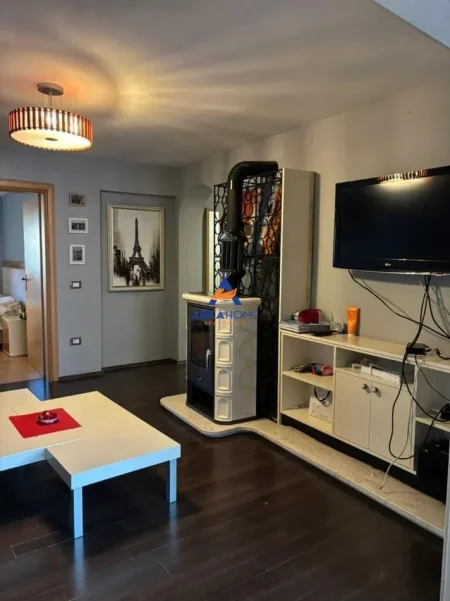 Tirane, jepet me qera apartament 3+1+Ballkon Kati 6, 125 m² 1.000 € 