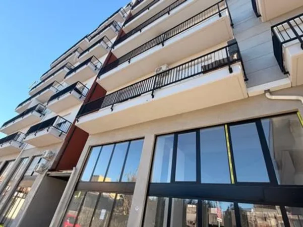 Tirane, jepet me qera apartament 1+1+Ballkon Kati 2, 75 m² 650 € (brryli)