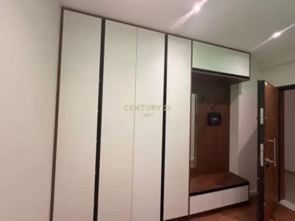 Tirane, jepet me qera apartament 1+1+Ballkon Kati 2, 75 m² 650 € (brryli)