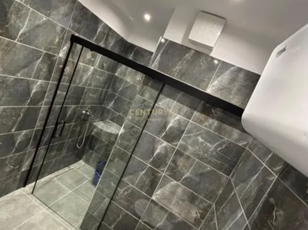 Tirane, jepet me qera apartament 1+1+Ballkon Kati 2, 75 m² 650 € (brryli)