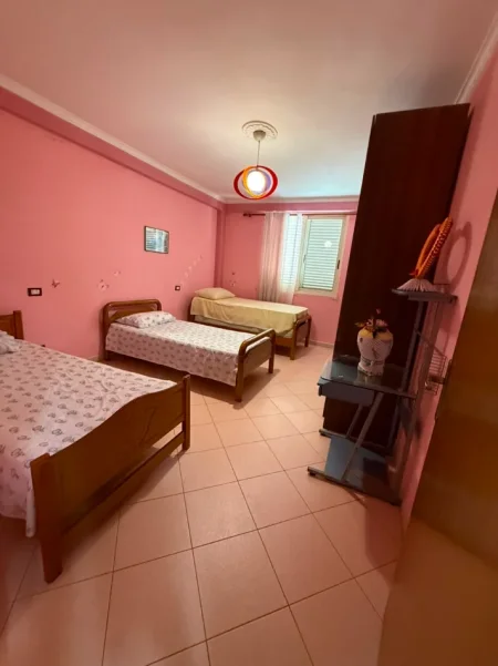 Durres, jepet me qera apartament 2+1 Kati 2, 500 € (Gjykata)