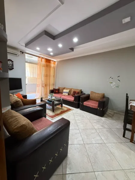 Durres, jepet me qera apartament 2+1 Kati 2, 500 € (Gjykata)