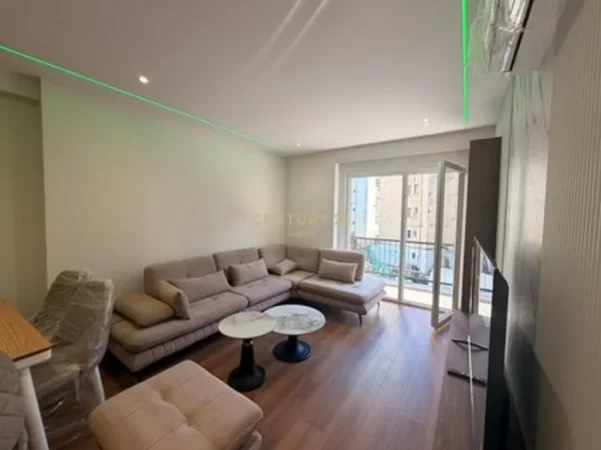 Tirane, jepet me qera apartament 2+1+Ballkon Kati 2, 90 m² 900 € (brryli)