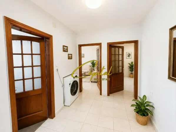 Tirane, jepet me qera apartament 2+1 Kati 1, 90 m² 500 € (ALI DEMI)