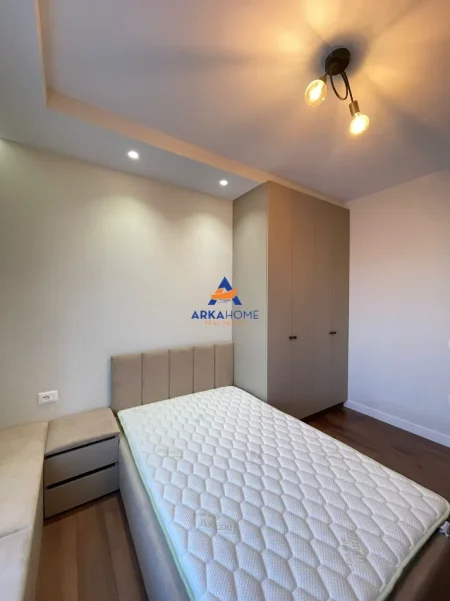 Tirane, jepet me qera apartament 2+1+Ballkon Kati 2, 76 m² 700 € 