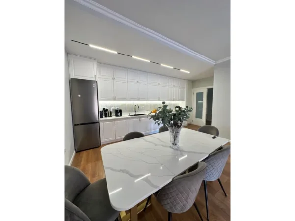 Tirane, jepet me qera apartament 2+1+Ballkon Kati 5, 120 m² 1.050 € (don bosko)