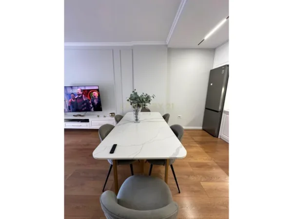 Tirane, jepet me qera apartament 2+1+Ballkon Kati 5, 120 m² 1.050 € (don bosko)