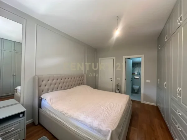 Tirane, jepet me qera apartament 2+1+Ballkon Kati 5, 120 m² 1.050 € (don bosko)