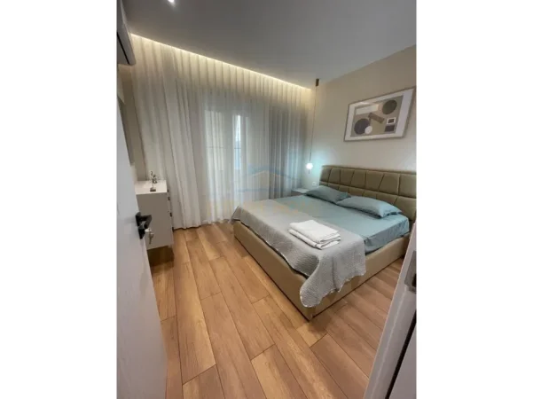 Tirane, shes apartament 1+1 Kati 4, 60 m² 163.000 € (Pazari i Ri, Tiranë.)