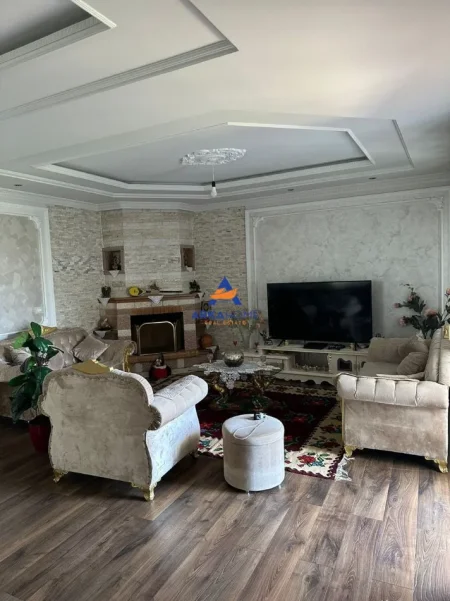 Tirane, jepet me qera Vile Vile 3 Katshe , 490 m² 3.536 € 