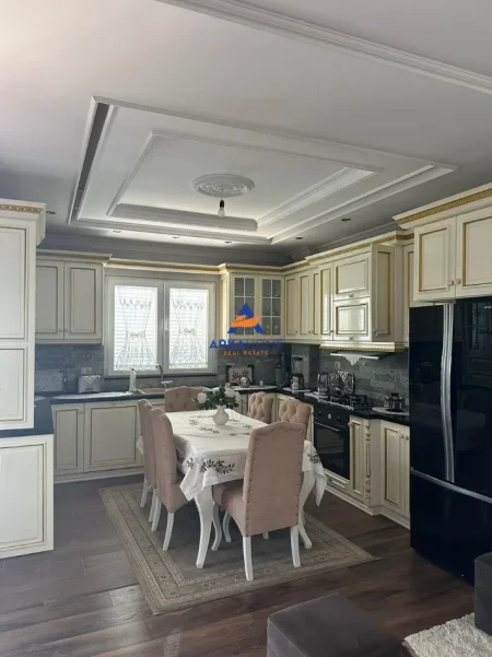 Tirane, jepet me qera Vile Vile 3 Katshe , 490 m² 3.536 € 
