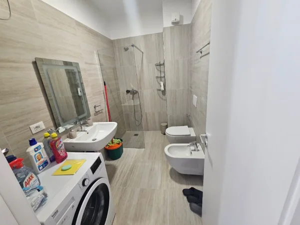 Tirane, shitet apartament , 57 m² 