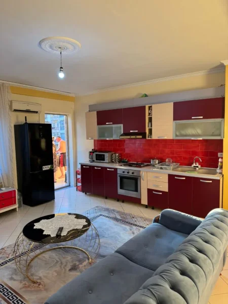 Tirane, jepet me qera apartament 2+1 Kati 4, 100 m² 500 € (Bar Famed Astir)
