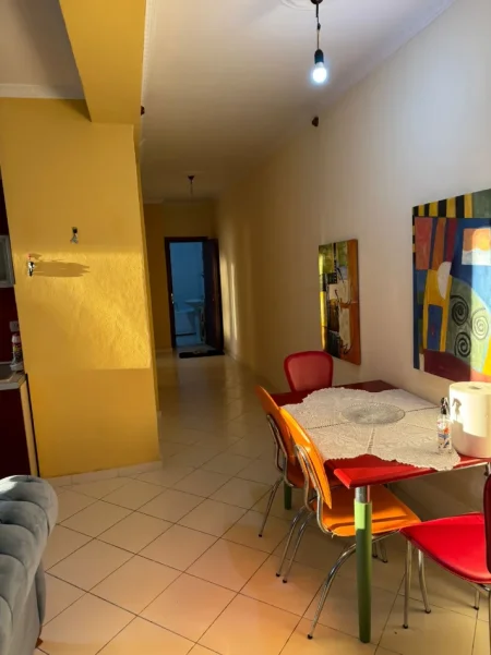 Tirane, jepet me qera apartament 2+1 Kati 4, 100 m² 500 € (Bar Famed Astir)