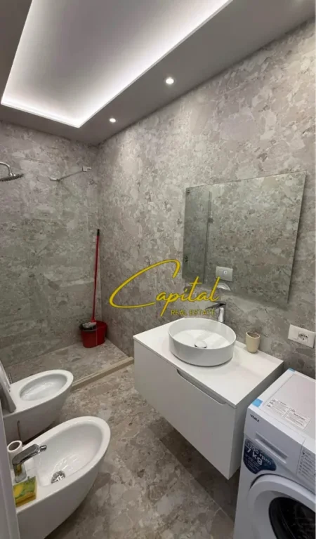 Tirane, jepet me qera apartament 1+1 Kati 2, 50 m² 600 € (ALI DEMI)