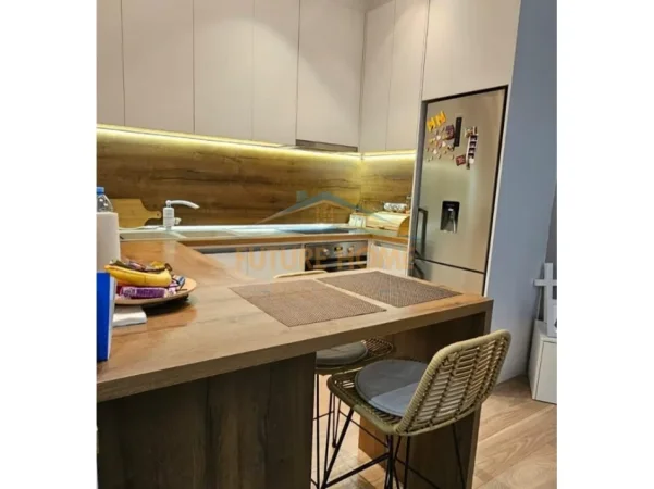 Tirane, jepet me qera apartament 1+1+Ballkon Kati 1, 67 m² 640 € (Kopshti Botanik)