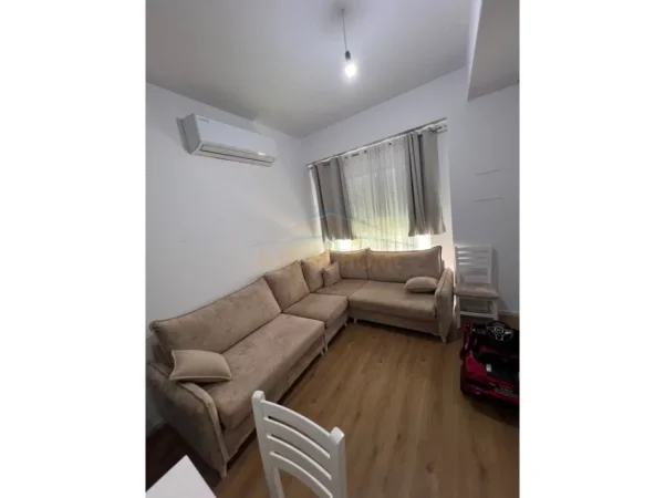 Tirane, jepet me qera apartament 1+1+Ballkon Kati 3, 48 m² 400 € (KOMPLEKSI KAIMI)