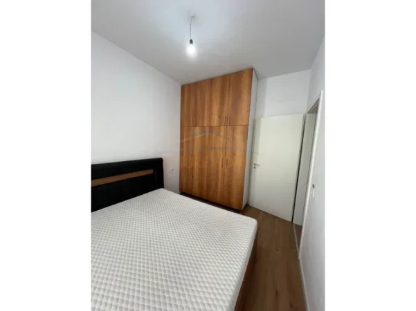 Tirane, jepet me qera apartament 1+1+Ballkon Kati 3, 48 m² 400 € (KOMPLEKSI KAIMI)