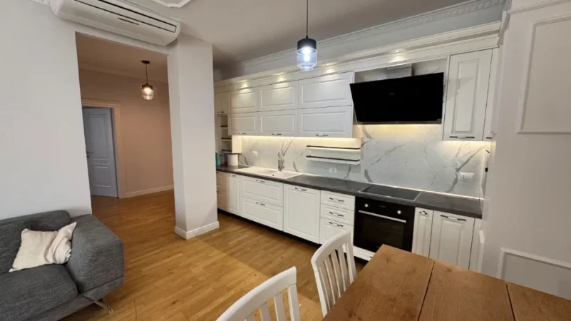 Tirane, shitet apartament 3+1+Ballkon Kati 1, 117 m² 340.000 € (Rruga Eduard Mano)