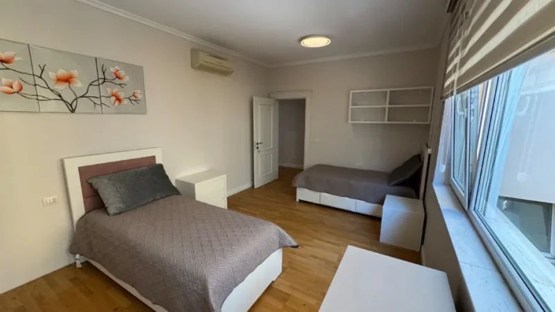 Tirane, shitet apartament 3+1+Ballkon Kati 1, 117 m² 340.000 € (Rruga Eduard Mano)