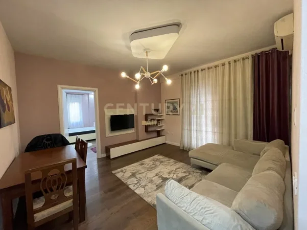 Tirane, jepet me qera apartament 1+1 Kati 2, 85 m² 600 € (liqeni i thate)