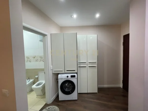 Tirane, jepet me qera apartament 1+1 Kati 2, 85 m² 600 € (liqeni i thate)