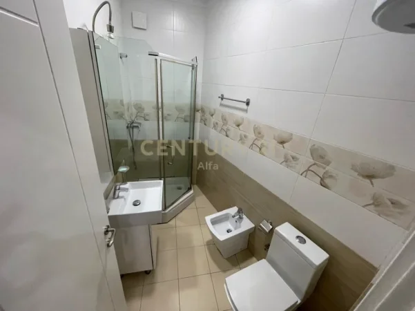 Tirane, jepet me qera apartament 1+1 Kati 2, 85 m² 600 € (liqeni i thate)