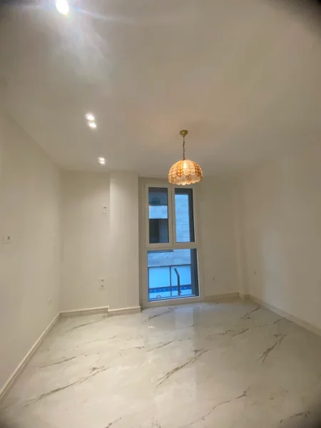 Tirane, jepet me qera zyre , 92 m² 1.400 € 