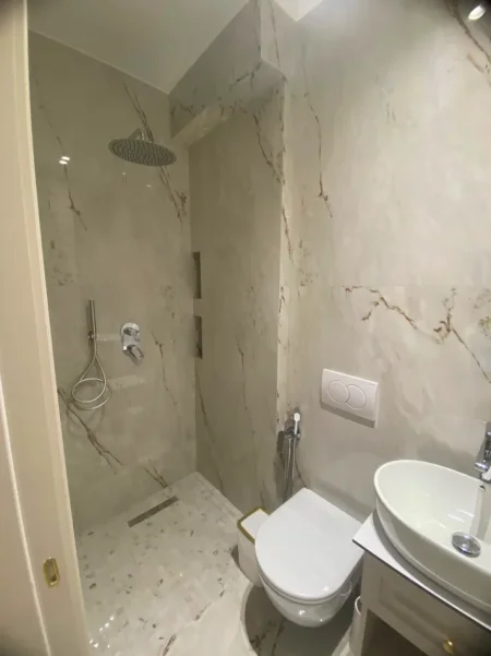 Tirane, jepet me qera zyre , 92 m² 1.400 € 