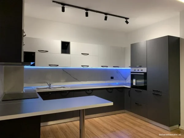 Tirane, jepet me qera apartament 1+1+Ballkon Kati 7, 70 m² 850 € (rruga e elbasanit)