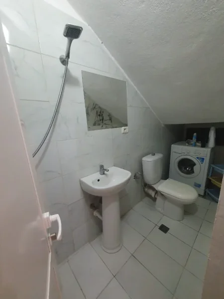 Tirane, jepet me qera apartament 1+1 Kati 1, 65 m² 450 € (Selite, rruga Hasan Vogli)