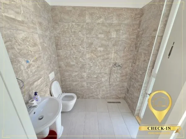 Tirane, jepet me qera zyre Kati 2, 111 m² 1.070 € (Square 21)