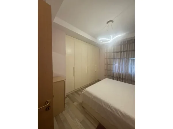 Tirane, jepet me qera apartament 2+1 Kati 2, 84 m² 650 € (bulevardi i ri rr reshit petrela)