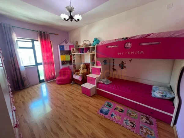 Tirane, shitet Vile Vile 3 Katshe , 457 m² 500.000 € (Tregu Elektrik)