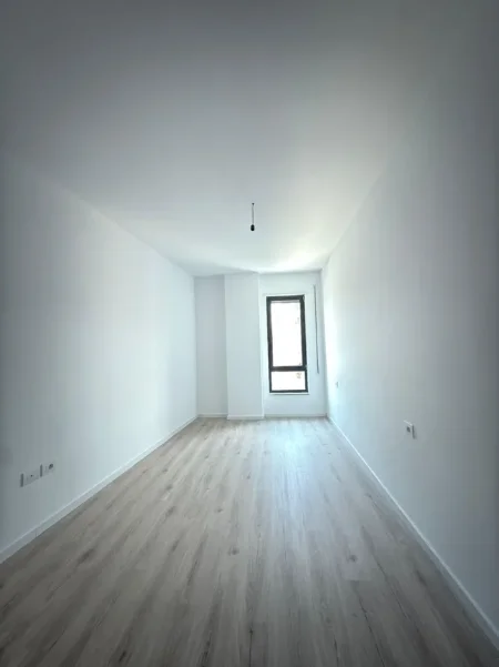 Tirane, jepet me qera apartament 2+1+Ballkon , 90 m² 550 € (5 Maji)
