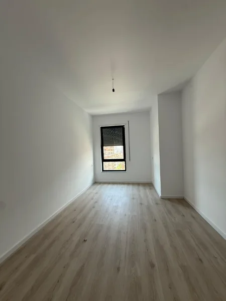 Tirane, jepet me qera apartament 2+1+Ballkon , 90 m² 550 € (5 Maji)